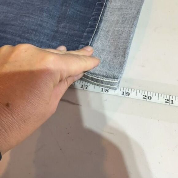 Vigoss Women's Mid-Rise Cuffed Fit Capri Jeans Blue Denim Medium Wash Size 9 - Picture 10 of 11